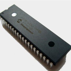 PIC 18F4550 - DIP40 